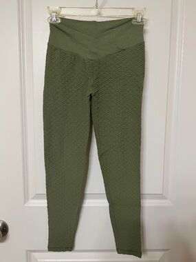Green scrunched leggings